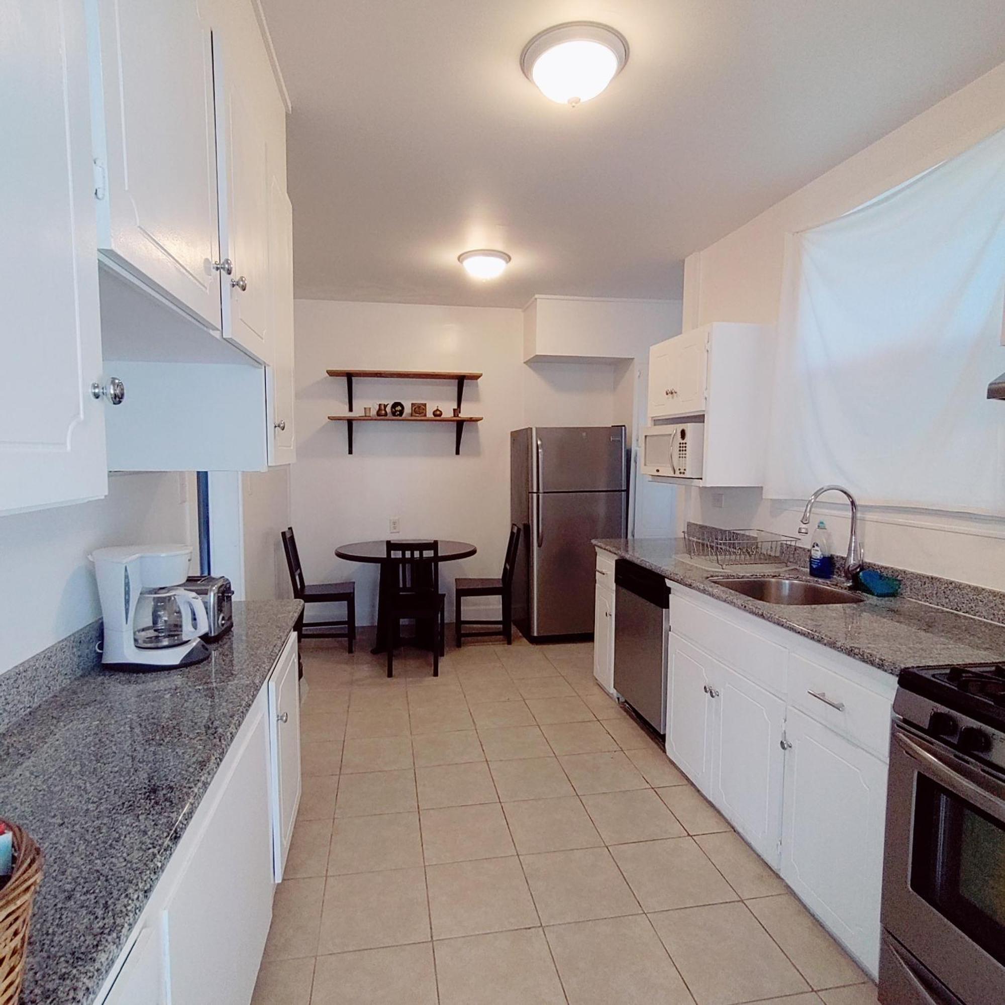 Sunny Sf - Cozy, Spacious, Convenient W/parking, A+ Location!!