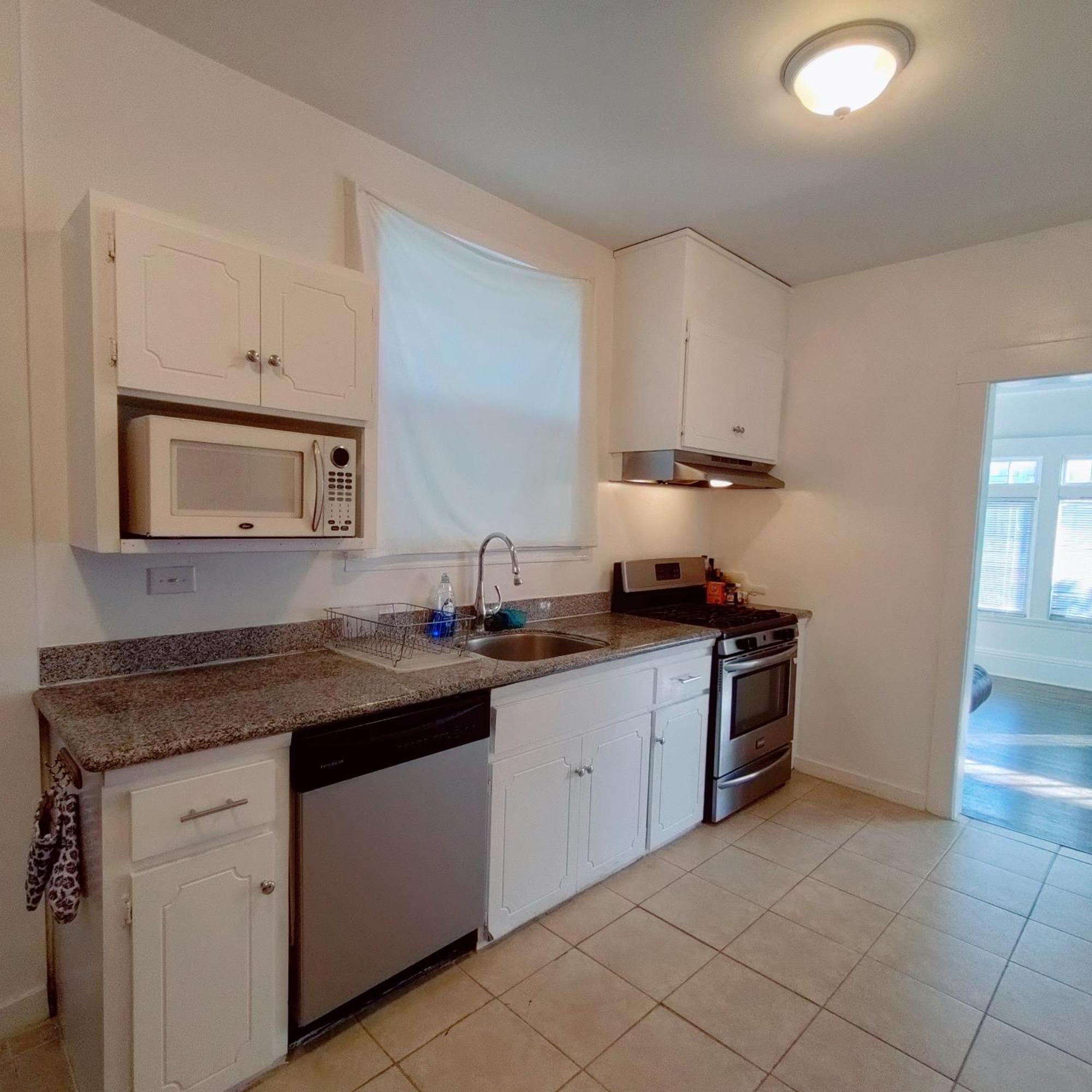 Apartment Sunny Sf - Cozy, Spacious, Convenient W/parking, A+ Location!! *